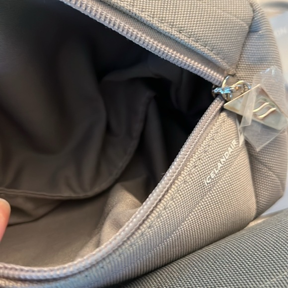 Iceland Air Toiletry Dopp Bag withh ear plugs and sleeping mask. Both bags incl - Picture 5 of 8